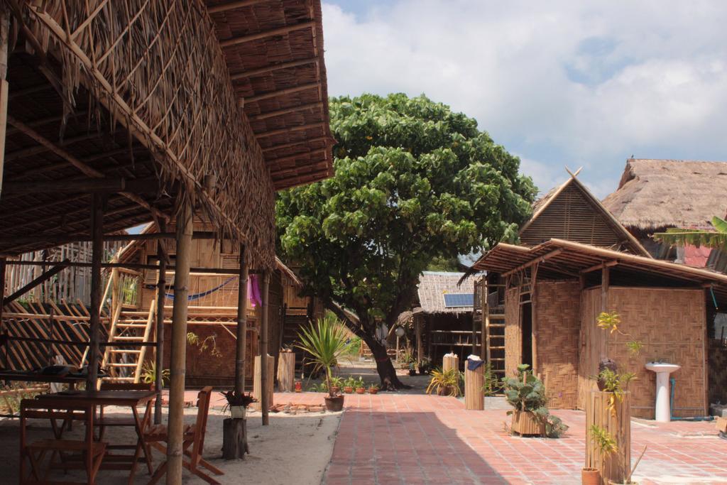 Captain Yut'S Bangalows Koh Lipe Exterior photo